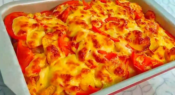 Курка по-французьки в духовці з картоплею