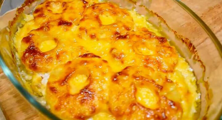 Курка з ананасами в духовці, куряче філе під сиром