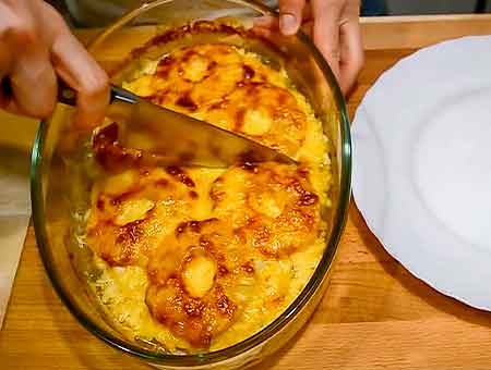 Курка з ананасами в духовці, куряче філе під сиром