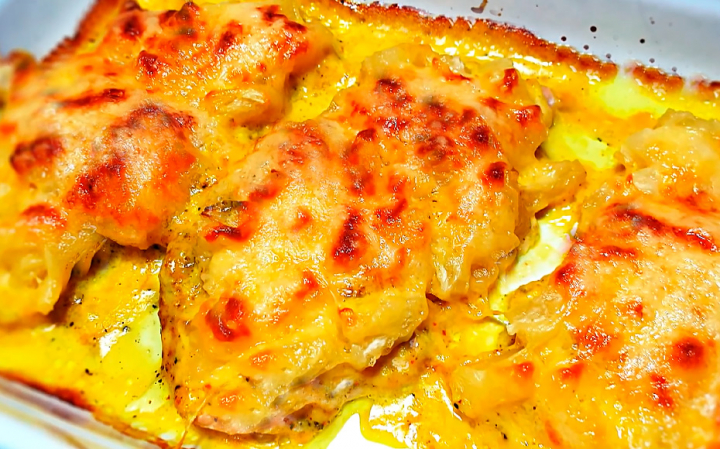 Курка з ананасами в духовці, куряче філе під сиром