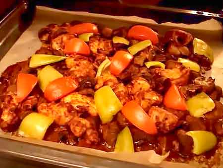 Курка з грибами на листі рецепт з курячої грудки