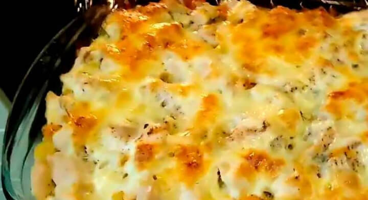 Курка з макаронами та овочами в духовці