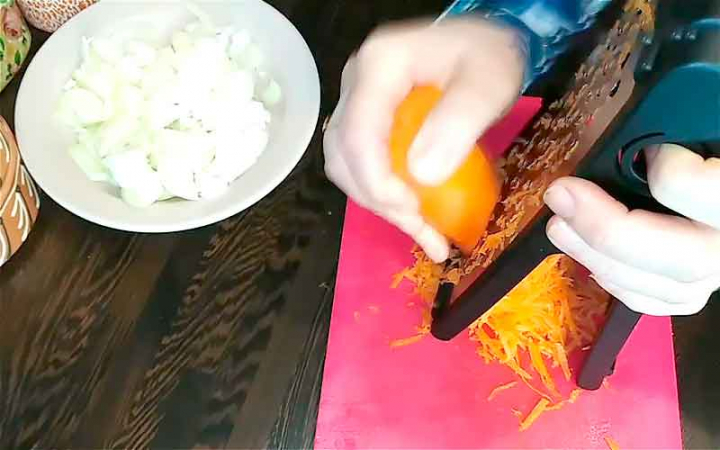 Курка з макаронами та овочами в духовці