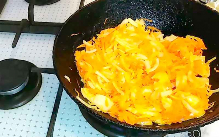 Курка з макаронами та овочами в духовці