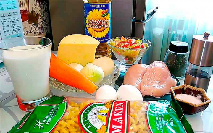 Курка з макаронами та овочами в духовці