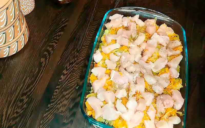 Курка з макаронами та овочами в духовці