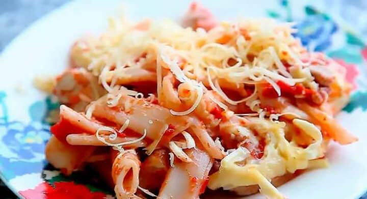 Курка з макаронами овочами та сиром у духовці