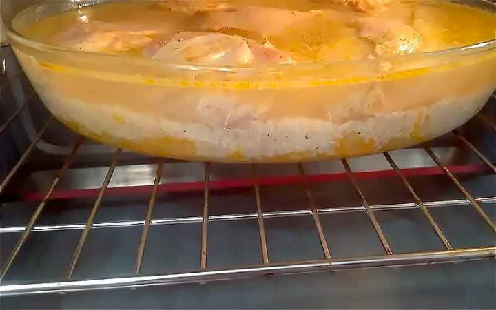 Курка з рисом в духовці смачна вечеря з гарніром