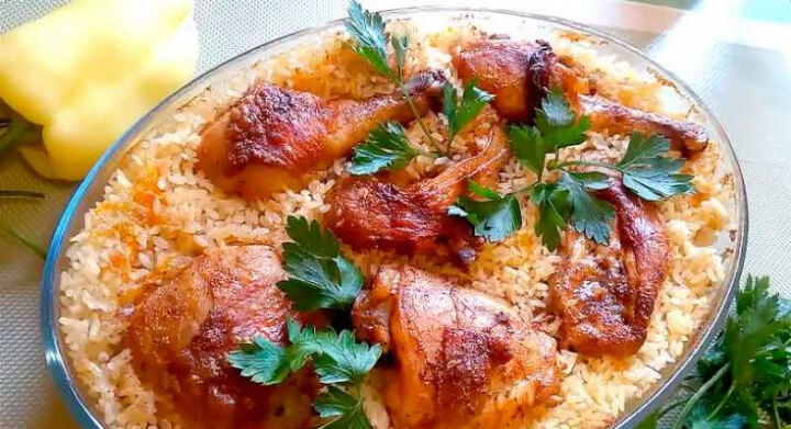 Курка з рисом в духовці смачна вечеря з гарніром