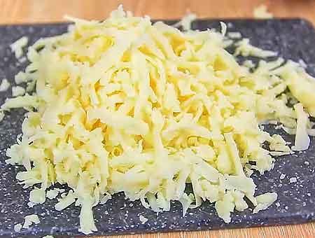 Курячі грудки в духовці з грибами з сиром і помідорами