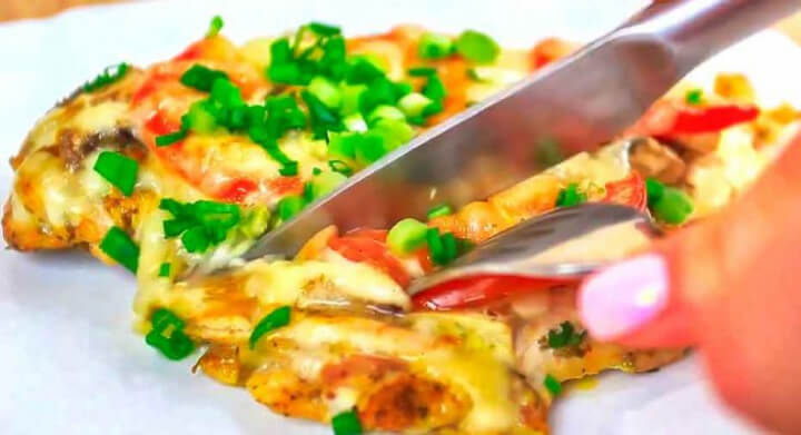 Курячі грудки в духовці з грибами з сиром і помідорами