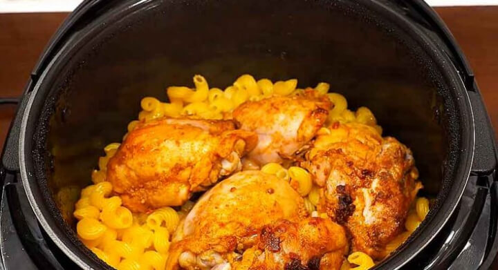 Макарони з куркою в мультиварці редмонд з фото за кроками