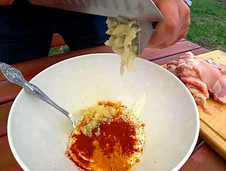 Маринад для шашлику з курки з майонезом на мангалі