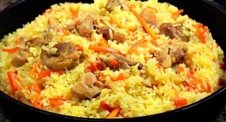 Плов із куркою на сковороді розсипчастий рецепт страви з рису
