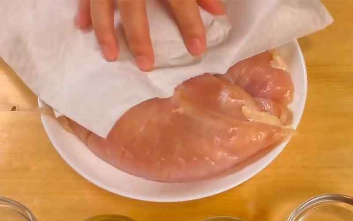 Рецепт смачної курячої грудки у маринаді