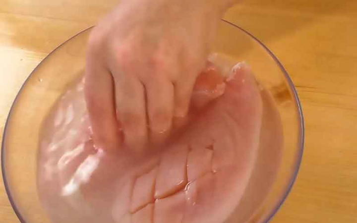 Рецепт смачної курячої грудки у маринаді