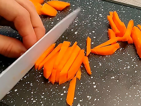 Рис з куркою в духовці, блюдо з курячих гомілок