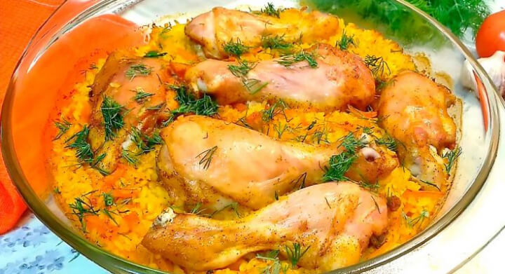 Рис з куркою в духовці, блюдо з курячих гомілок