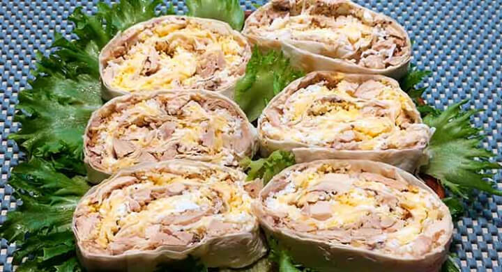 Рулет з лаваша з куркою та сиром на закуску