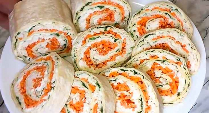 Рулет з лаваша з куркою та сиром на закуску