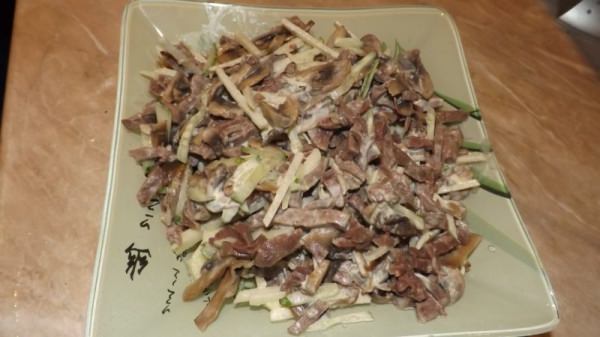 Салат з язиком – 15 рецептів смачного приготування в домашніх умовах