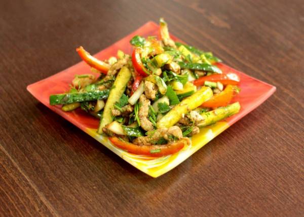 Салат з язиком – 15 рецептів смачного приготування в домашніх умовах