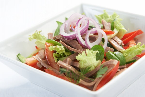 Салат з язиком – 15 рецептів смачного приготування в домашніх умовах