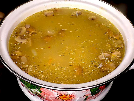 Сирний суп з куркою та грибами з курячого філе з печерицями