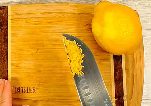 Закуска з курячої грудки, що тане в роті на сковороді