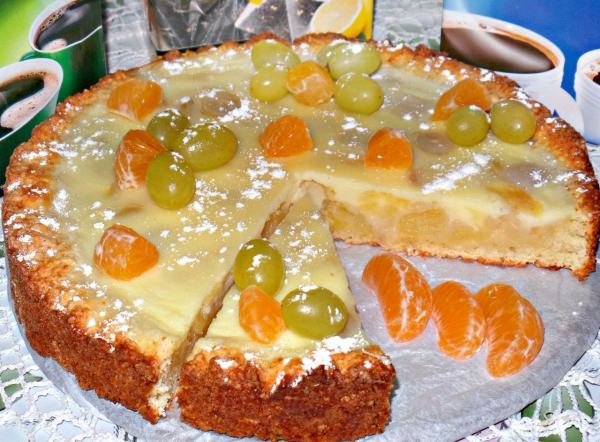 Заливний пиріг з яблуками – 7 рецептів