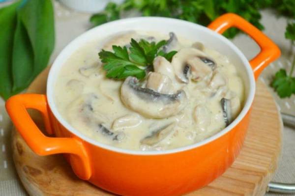 Фрікасе з курки з грибами – 6 рецептів приготування