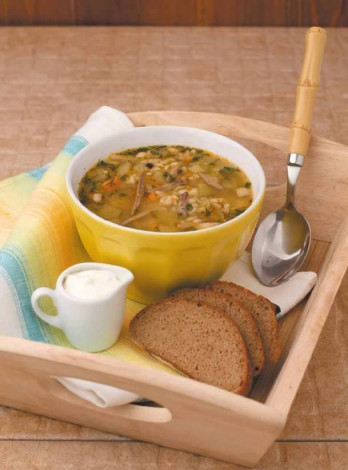 Як приготувати розсольник з перловкою і огірками — 7 оригінальних рецептів