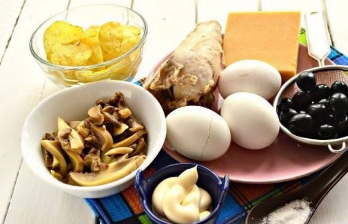 Як приготувати салат Соняшник з чіпсами: 8 кращих рецептів