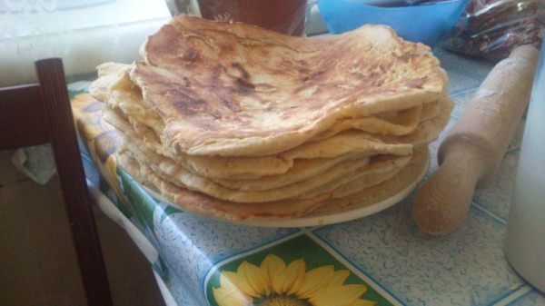 Коржі для торта на сковороді – 8 простих і смачних рецептів