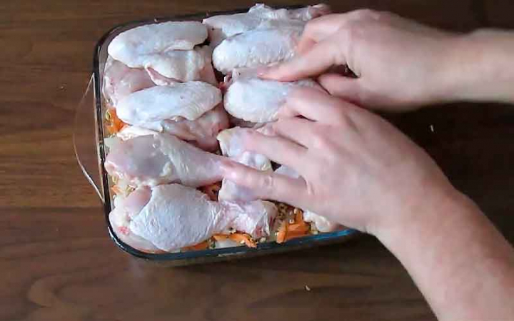 Курка з перловкою в духовці - простий рецепт приготування