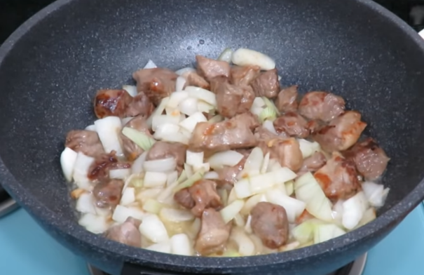 Плов на сковороді – 7 покрокових рецептів