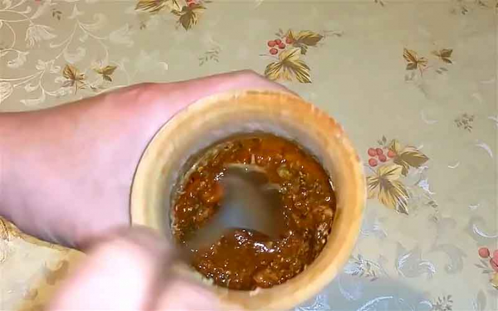 Простий рецепт смачної курки на пляшці у духовці