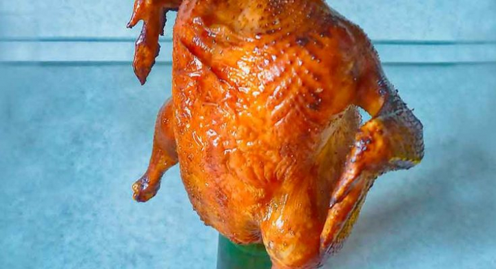 Рецепт курки у духовці на пляшці з пивом