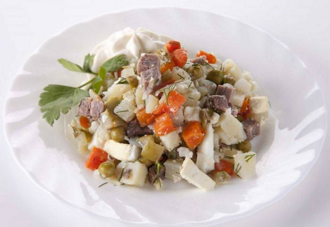 Салат столичний класичний рецепт приготування усіма улюбленої страви