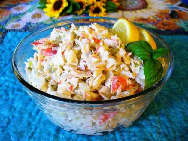 Салат з крабовим мясом — просто, смачно і корисно