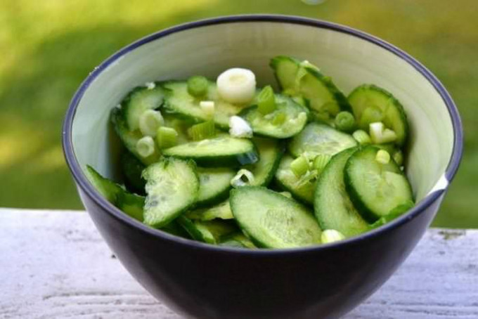 Салат з огірків — 9 швидких рецептів