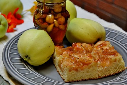 Шарлотка з яблуками – 14 рецептів яблучної шарлотки