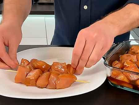 Шашлик з курки на сковороді