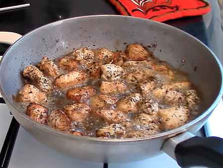 Шашлик з курки на сковороді