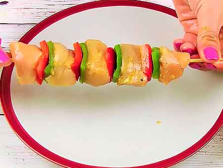 Шашлик з курячого філе з овочами в духовці