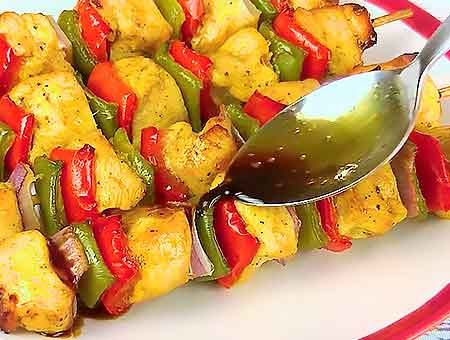 Шашлик з курячого філе з овочами в духовці