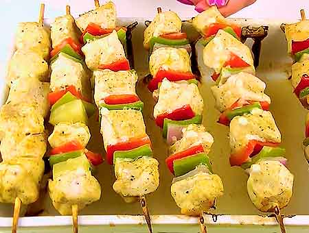 Шашлик з курячого філе з овочами в духовці