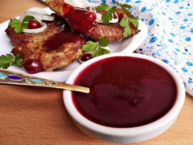 Соус з брусниці до мяса: 10 швидких і смачних рецептів