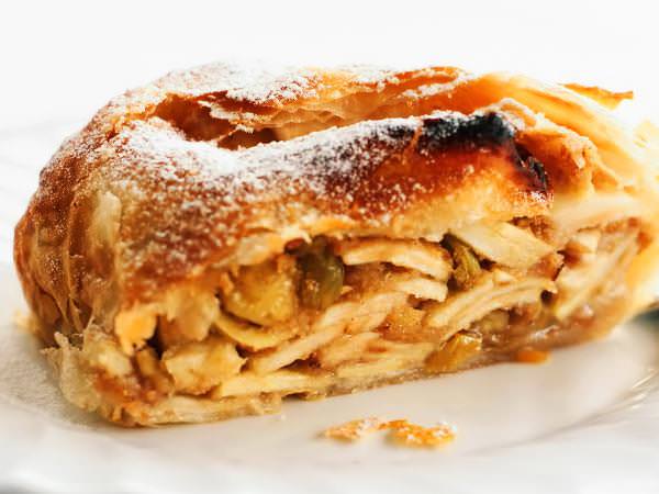 Як спекти пиріг з листкового тіста з яблуками — 5 кращих рецептів!