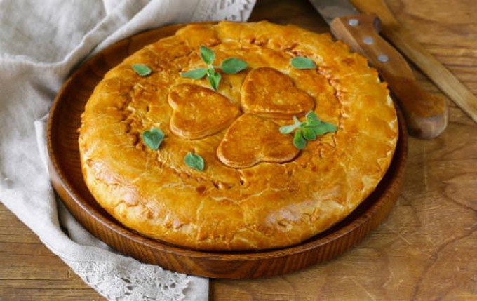 Класичний курник рецепт з куркою та картоплею